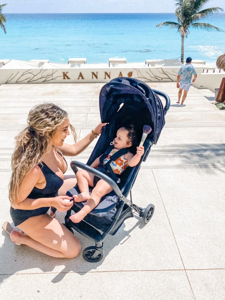 Inglesina Quid travel stroller in onyx on the beach in mexico