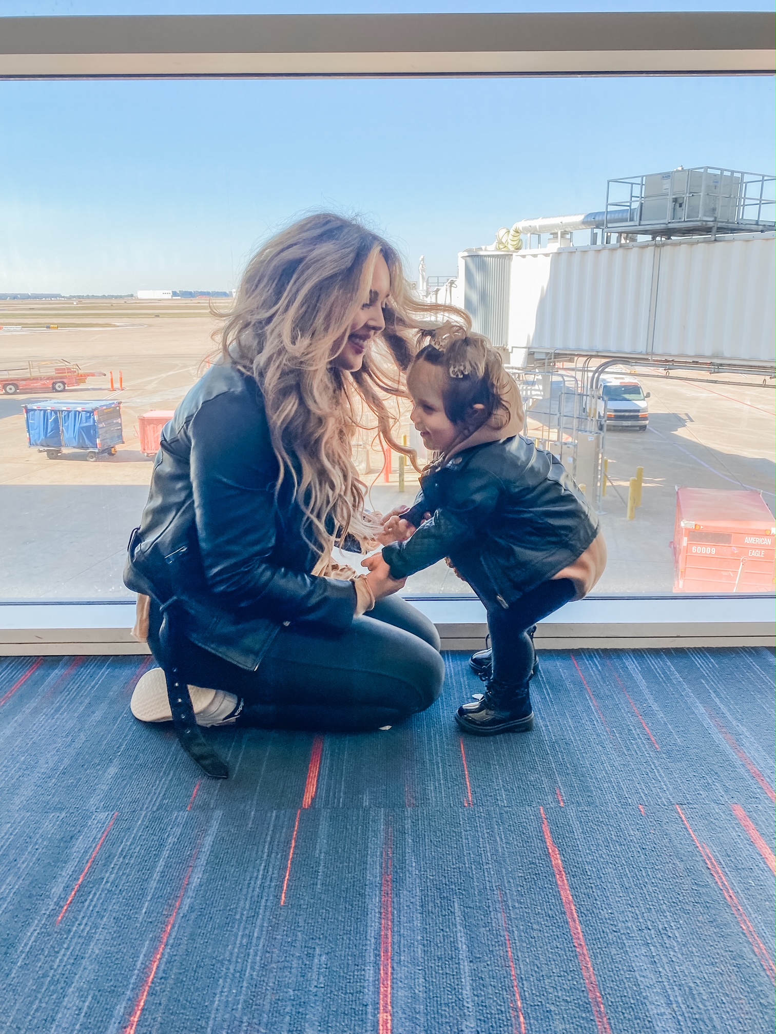 mom and toddler matching airport travel outfits
